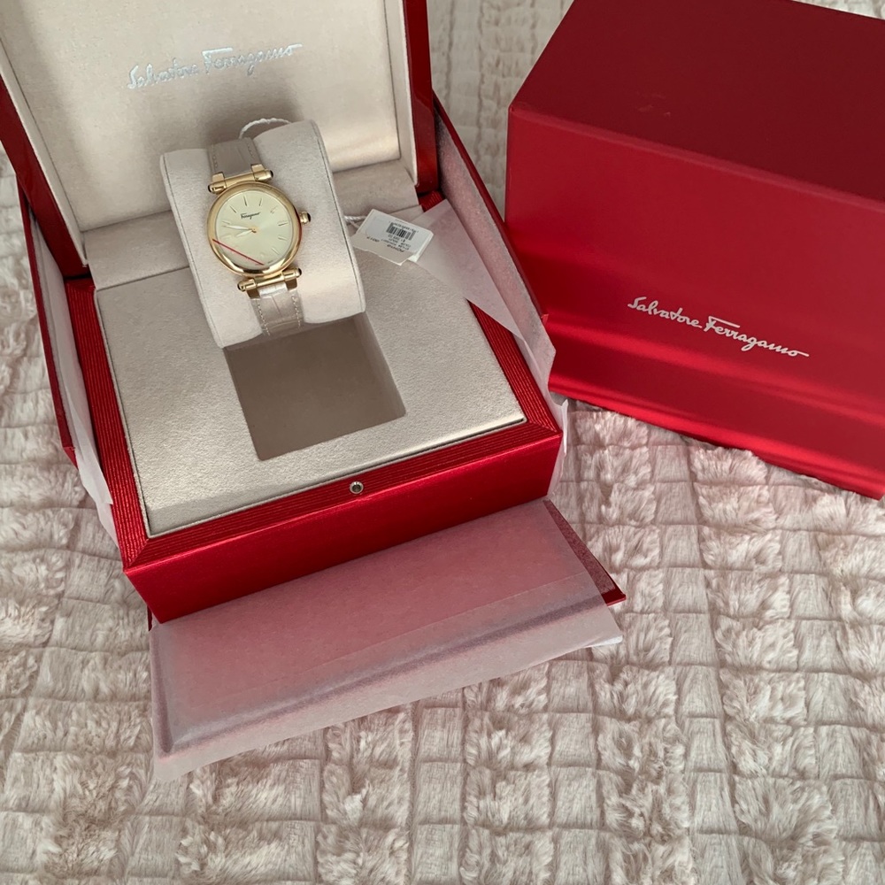 Salvatore Ferragamo Women's watch - Picture 5 of 12